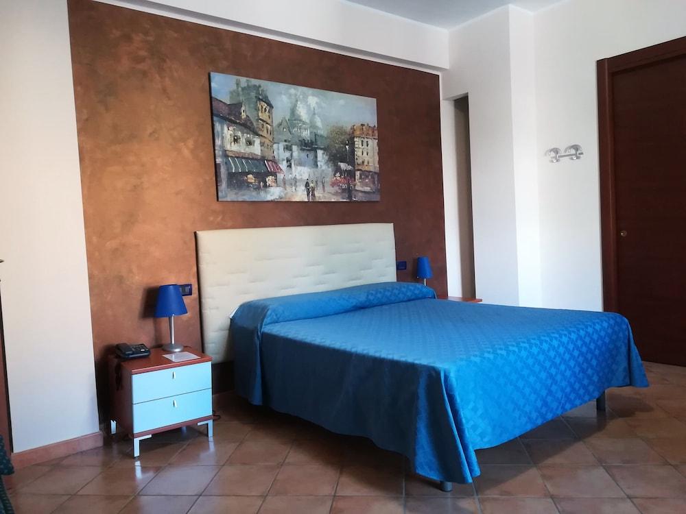 Hotel Azzurro LʼAquila Dış mekan fotoğraf