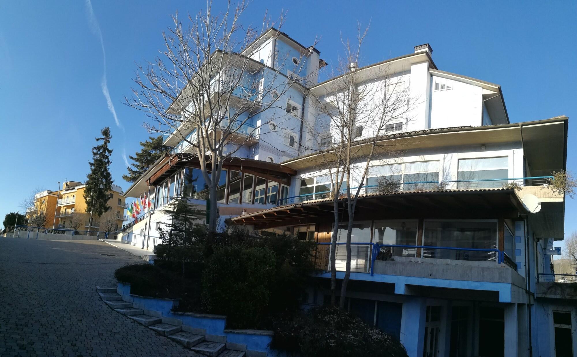 Hotel Azzurro LʼAquila Dış mekan fotoğraf