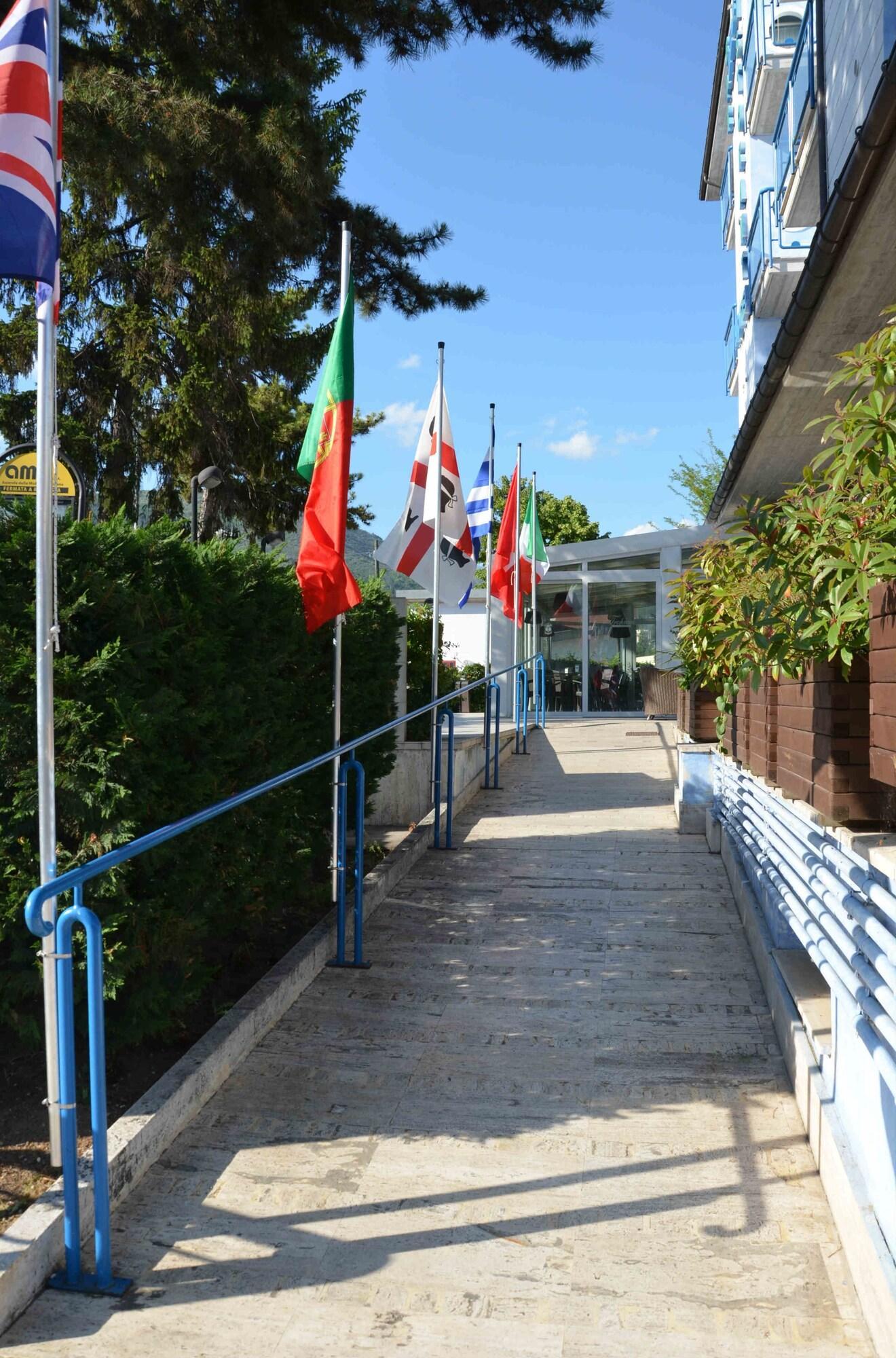 Hotel Azzurro LʼAquila Dış mekan fotoğraf