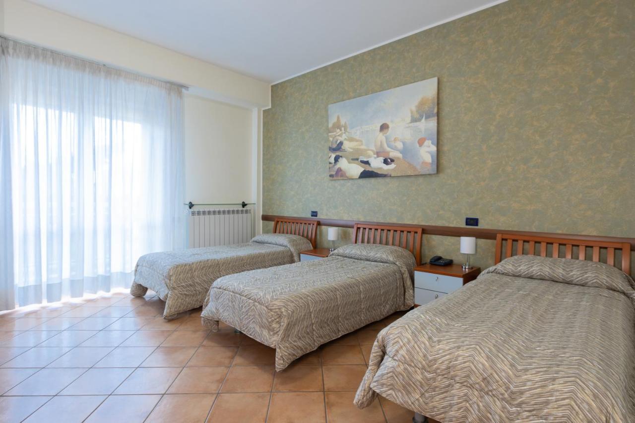 Hotel Azzurro LʼAquila Dış mekan fotoğraf