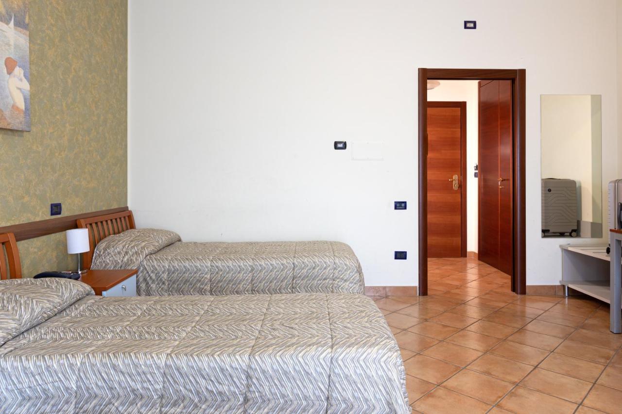 Hotel Azzurro LʼAquila Dış mekan fotoğraf