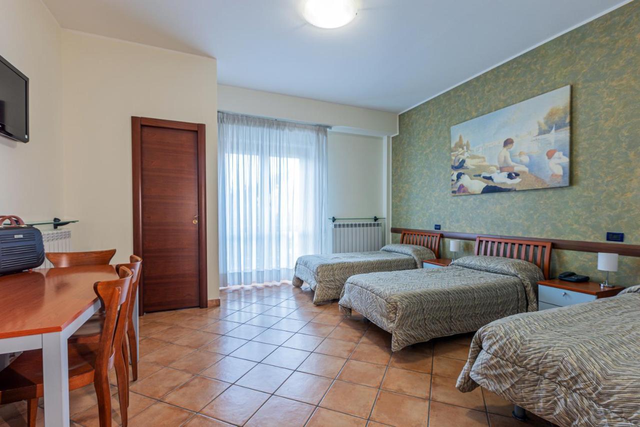 Hotel Azzurro LʼAquila Dış mekan fotoğraf