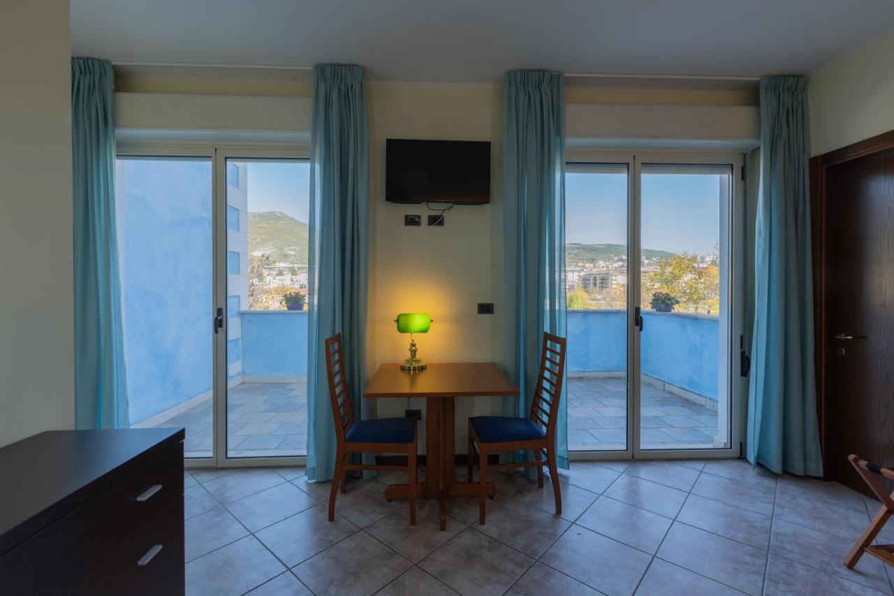 Hotel Azzurro LʼAquila Dış mekan fotoğraf
