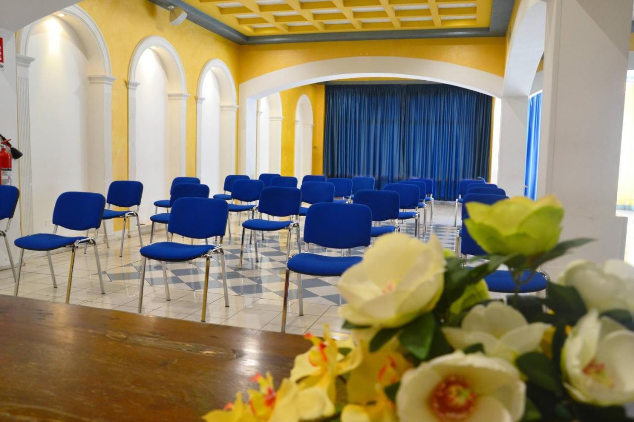 Hotel Azzurro LʼAquila Dış mekan fotoğraf