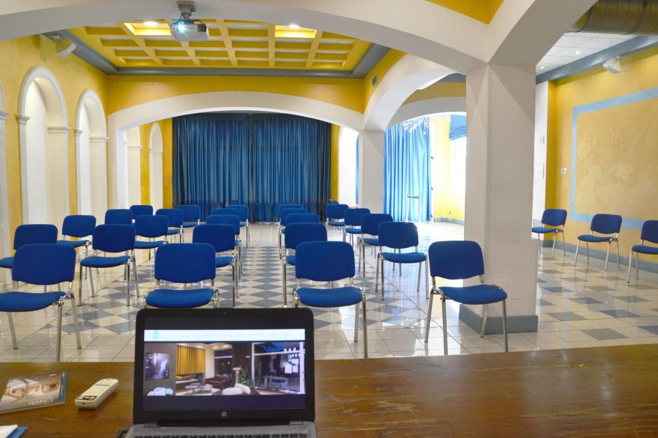 Hotel Azzurro LʼAquila Dış mekan fotoğraf