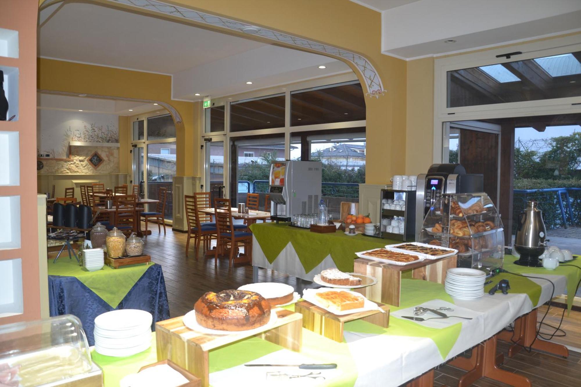 Hotel Azzurro LʼAquila Dış mekan fotoğraf